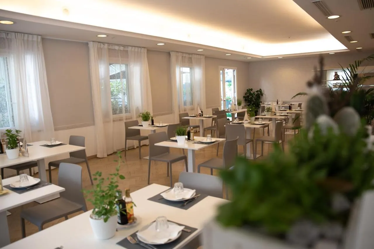 Hotel San Gottardo Riccione 0*,  Italia